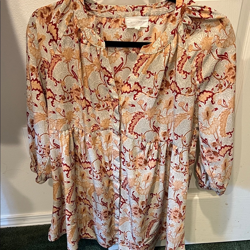 MELLODAY Floral Print Blouse in Cream and Red. Size S.
